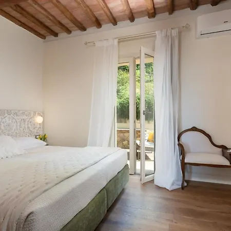 Noemi Villa *