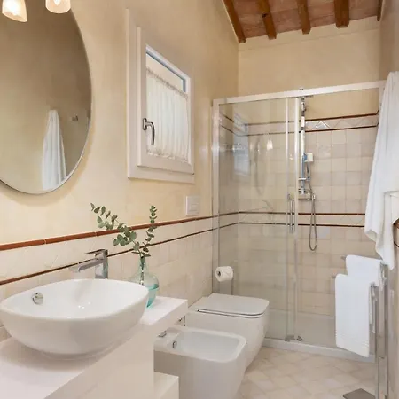 Noemi Villa Querce (Lucca)