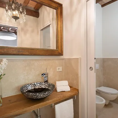 Noemi Villa Querce (Lucca)